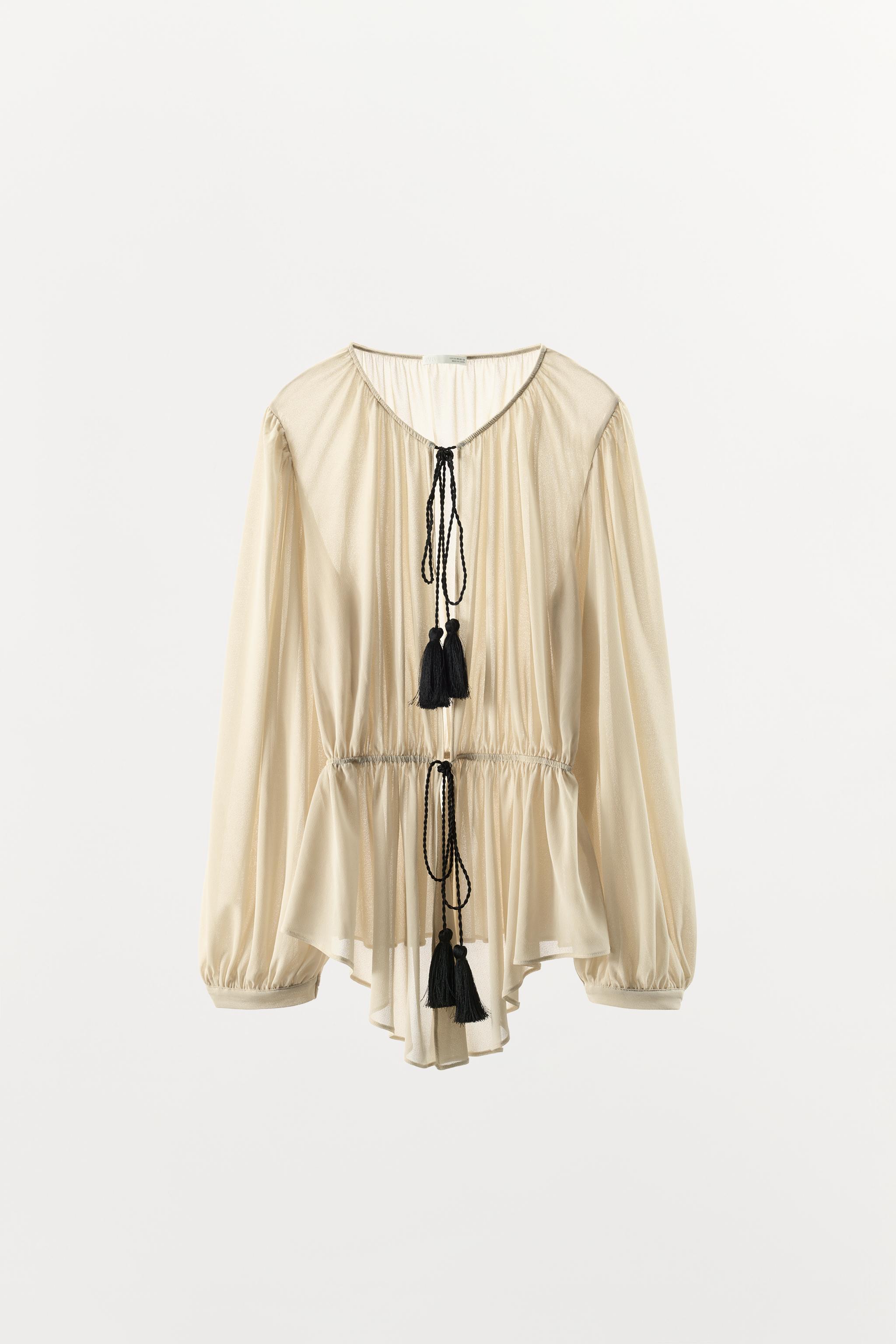 BLOUSE ROMANTIQUE À POMPONS